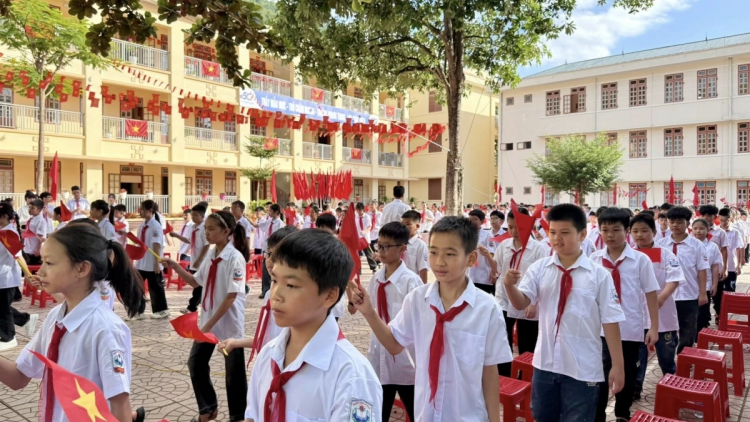 KAPOL URANG QUOC HOI BAN RAYA HO CHI MINH PASANG IEK BRUK SALIH PANDAR LEK TAKA SO SAONG SALIH JALAN NGAK HARAK GAR KARJA
