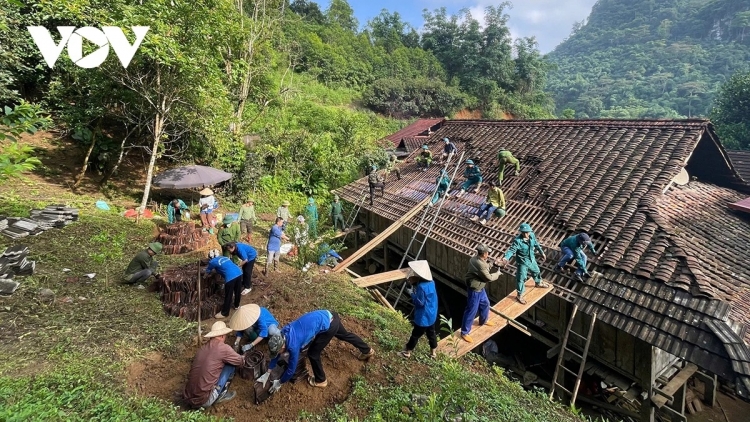 THÁI NGUYÊN ROỌNG RIỂC LAI FẤN PANG CHỎI PỈ NOỌNG MÌ LƯỜN DÚ MẮN ĐÂY