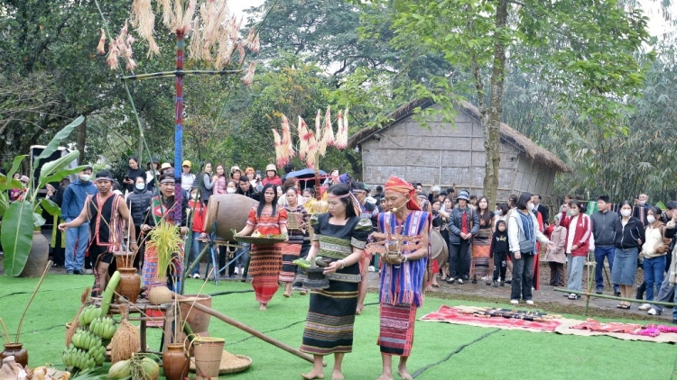 CỎ LẺ KIN KHẨU MẤƯ CÚA CẦN S’TIÊNG