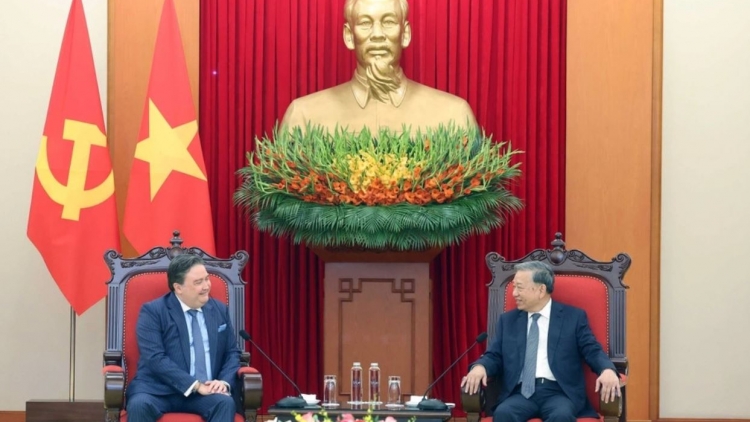 Tổng Ƀí thư ồng Tô Lâm wă Kwang ătbồ Anih lơh broă ala măt lơgar Mỹ ồng Marc Knapper 