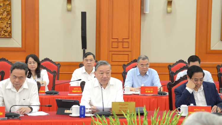 Anih tơm Chinh trĭ bơ̆ jang hăm Khul kơdră chĕp kơ̆l Đảng lơ̆m Anih Mặt trận Tổ quốc păng dôm khul tơpôl tơ̆ Trung ương