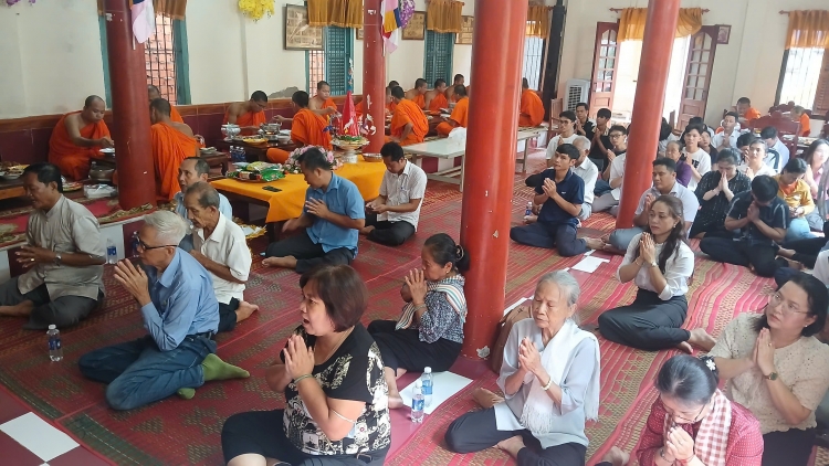 ពត៌មាន ម៉ោង​ ៦