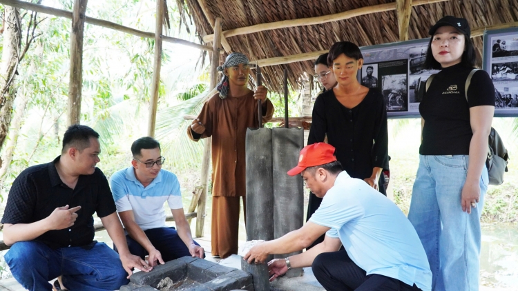 ទេសចរណ៍កាម៉ាវកំពុងអំណោយផល។