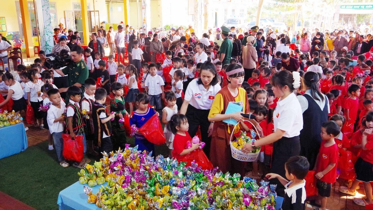 Djâ tơdroăng hêi ro Trung thu tơtô troh ƀă vâi hdrêng ki kơtiê xơpá a Tây Nguyên