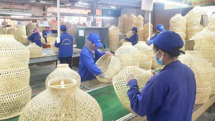 ĐỢ BH’RỢ TR’NÊNG; C’BHUH BƠƠN ĐƯƠI CHÍNH SÁCH KHUYẾN CÔNG