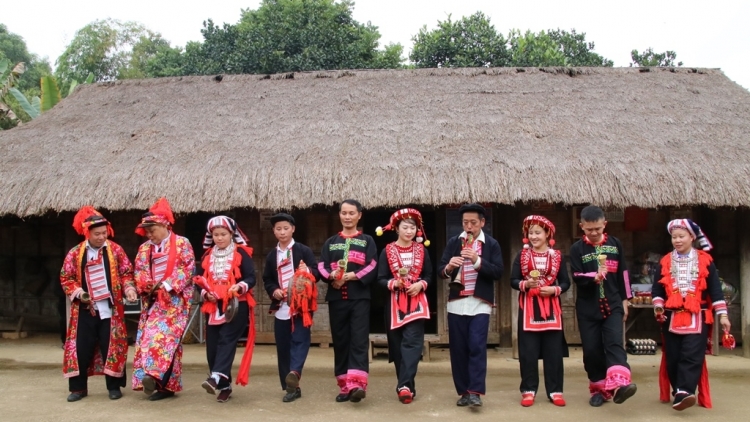 Lầy tzình thzáng ca páo dung chủ nhật hoi 19/10/2025