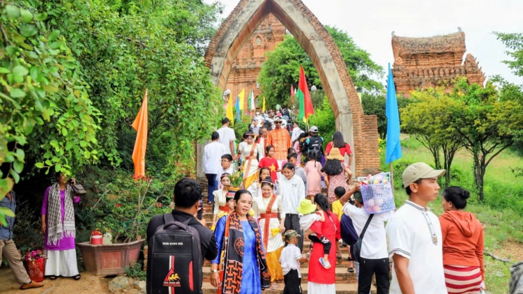 MIKVA BHAP BINI CAM UAN RAOK HAREI KATE THUN 2025