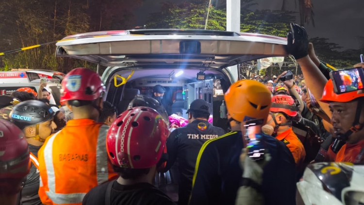 ពត៌មាន​ម៉ោង១៥