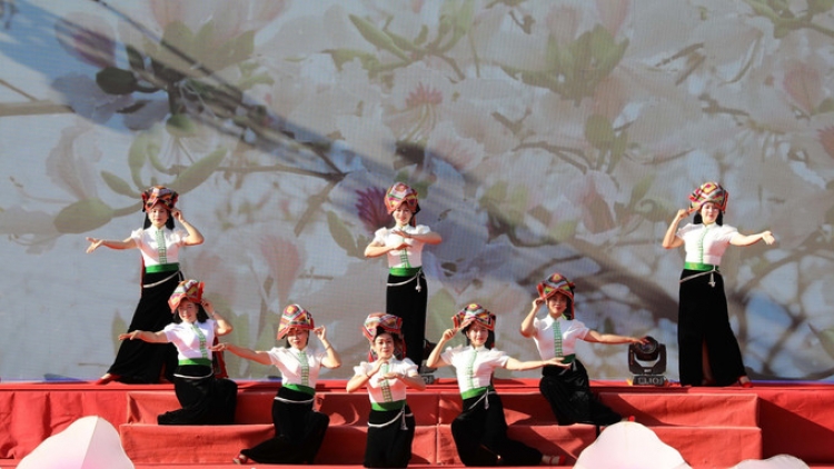 SƠN LA HƠNH DEH NGHỆ THUẬT XÒE THÁI LÂNG CHR’NĂP TRI THỨC, VĂN HÓA ĐỌC