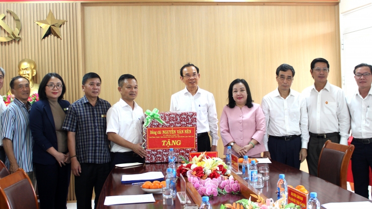 Ồng Nguyễn Văn Nên còp mờ pà phan Anih tờm sền gàr, dong kờl mpồl bơtiàn mờ kơnòm dềt càr Dăk Lăk