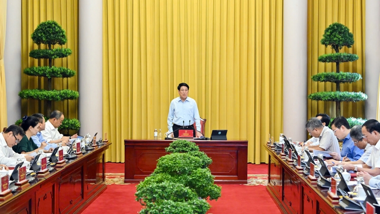 Kơdră teh đak Lương Cường bơ̆ jang hăm Anih pơvih ăn Kơdră teh đak