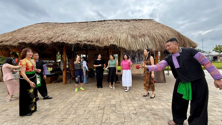 Tsaz yênhx nta suôz luk Hmôngz hnuz 18-10-2025