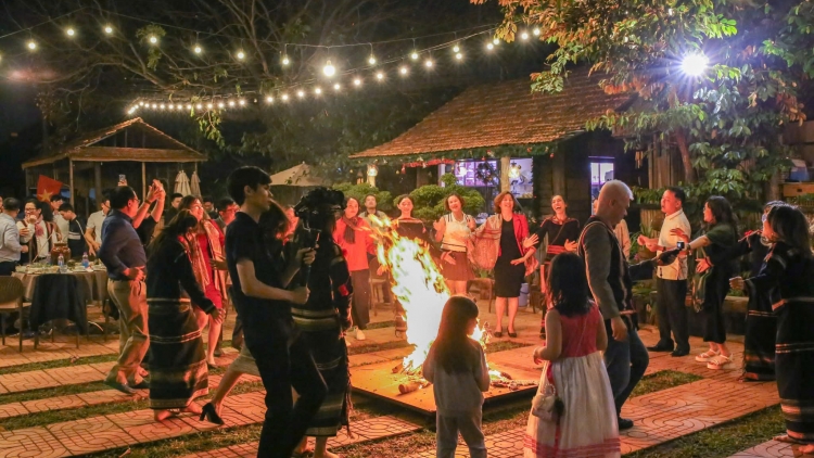 Tơdrá chêng koăng, prôa, rơvŏng hlŭm Tây Nguyên châ tơbleăng mơhno ‘măn tung tíu ki nếo