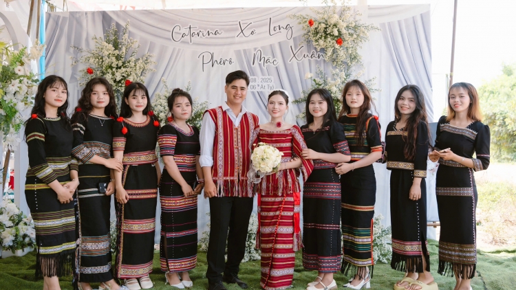 “Ia tơsâo amĭ mơmih djop dua bơnah”-Tơlơi pơtă hiam amăng pơdô̆ rơkơi bơnai mơng djuai ania Sêdang