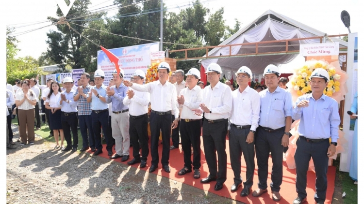 ពត៌មាន ម៉ោង ១៥