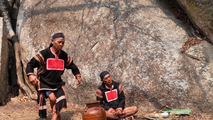 Krip tung idrâp Tĭng rơkâu pâ kong mêi dêi Pơtáu On mơngế Jarai
