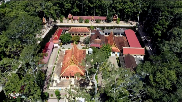 ស្ថាបត្យកម្មដ៏ពិសេសរបស់បងប្អូនខ្មែរនៅអាងយ៉ាង។