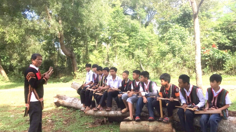 Mut mơak hrŏm anih gru grua hiam Êđê ƀơi tơring čar Dak Lak