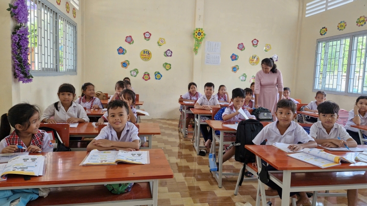 វត្តបរិច្ចាគដីសង់សាលារៀនជាដំណើរផ្សារភ្ជាប់រវាងជាតិ និងសាសនា