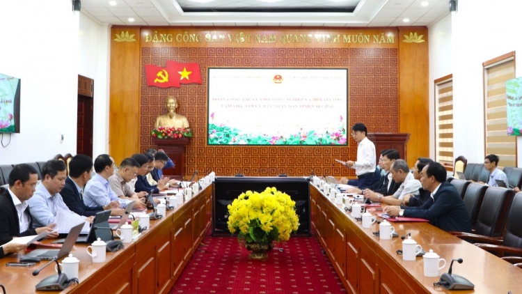 Ngon tô thứ 3 mự 11 căm bườn 11 pì 2025: Cán bộ, đảng viên Sơn La chà van ma tang dự thảo Văn kiện tinh Đại hội đại biểu tênh phén mương tưa thứ 14 khòng Đảng: Xứp tàm pồng chằư họt phổng cuồng lắc cày, phổng bản na, phổng pi nọng chựa nọi côn.