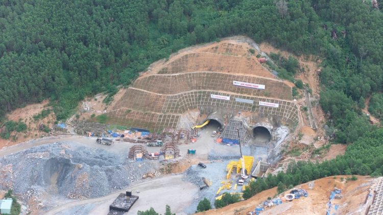  Êlan dơ̆ng pral  Khánh Hòa – Ƀuôn Ama Thuôt lŏ đĭ ênoh bi liê 