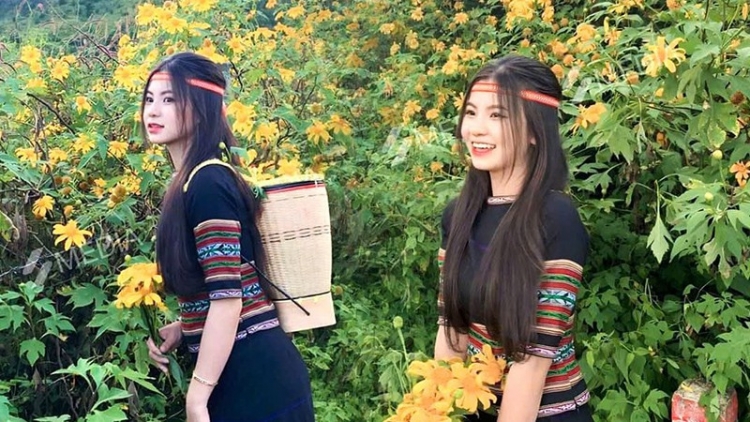 Ơ Rơwĭ ayong (Hỡi anh dạo này ra sao)