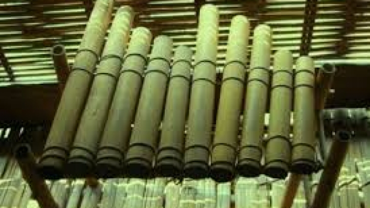 Em ở lại mạnh giỏi (O ối i lĕm)