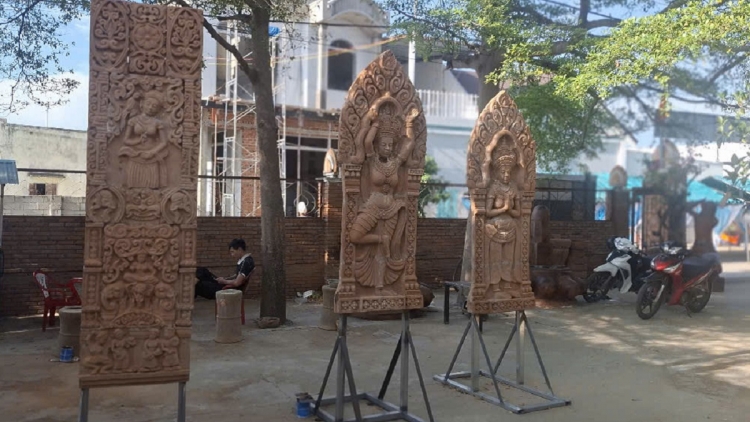 Kơdrâm phiu ro tơdroăng tơdah Katê a kơpong kuăn pơlê hdroâng kuăn ngo Chăm