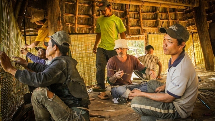 Đơs tàm sơrbŏ bal: Hìu bơnhă gơboh gơbài