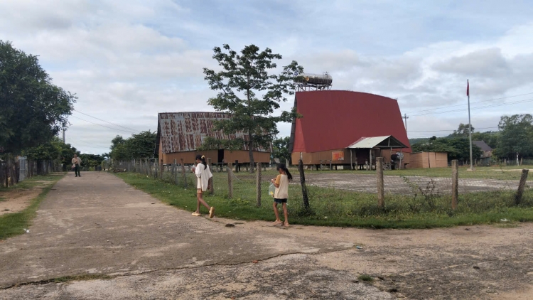 Nkual căn cứ cách mạng Plei Pông jêng ntuŭk ang thôn ƀon mhe 