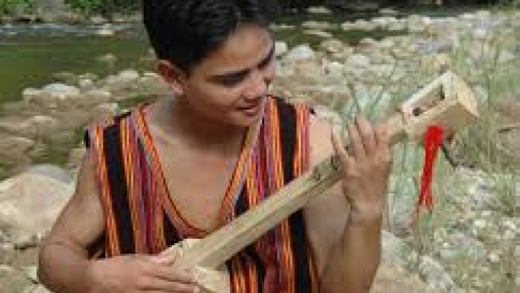 Biên djă druông hơnêp tung kuan tơring (Dựng xây quê hương)