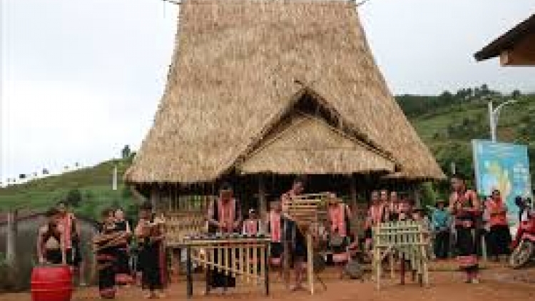 Hâk mơnê pơlâi xiâm Đăk Ang 