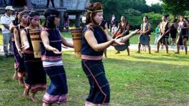 Ơ Rơwĭ ayong (Hỡi anh dạo này ra sao)