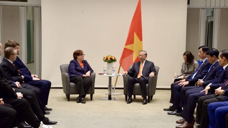 Tổng Ƀí thư ồng Tô Lâm wă Củ tịch Đảng Kộng sản lơgar Phần Lan mò Tiina Sandberg