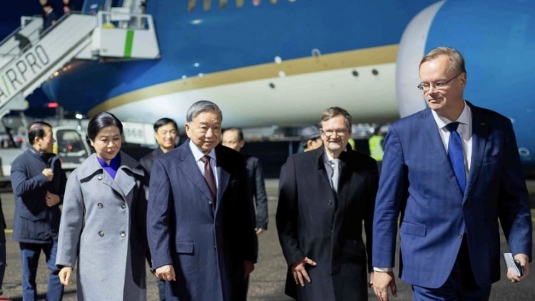 Khua git gai Ping gah ơi Tô Lâm pơphun ngă lu bruă ƀơi Phần Lan