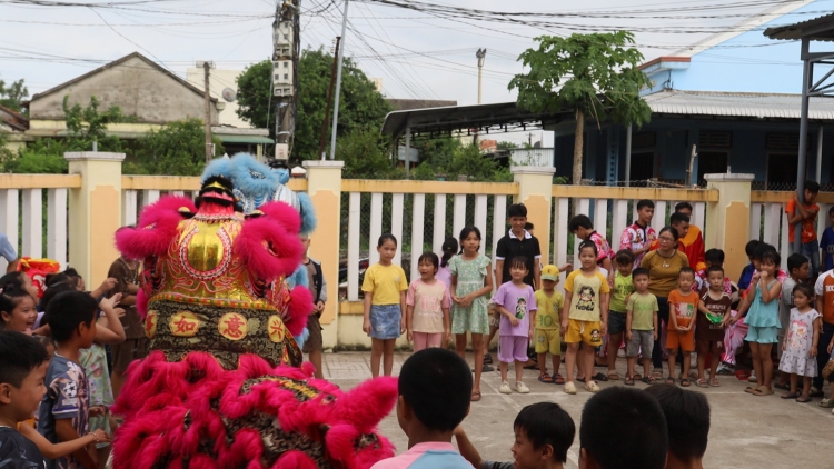 Tây Nguyên – Tiah đah jum tàm gùl lơgar cèng Trung thu tus mờ kơnòm dềt tiah kal ke