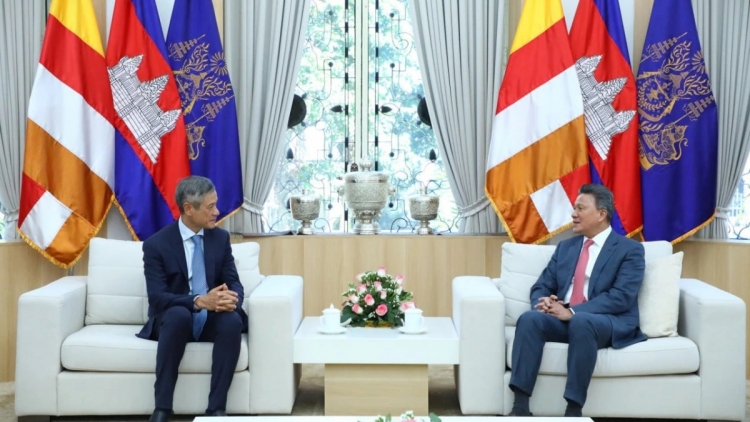 ពត៌មាន ម៉ោង​ ៦