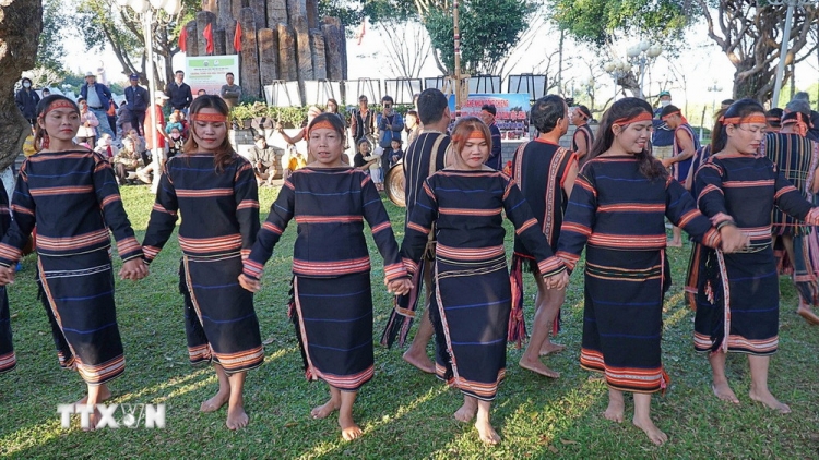 Čŏk kơ đai kăm thơ̆ng (Tiếc cho Đai Kăm Thơng)