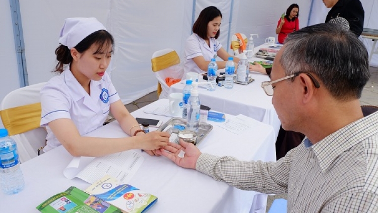 A NGĂT LÂNG ĐÁI THÁO ĐƯỜNG