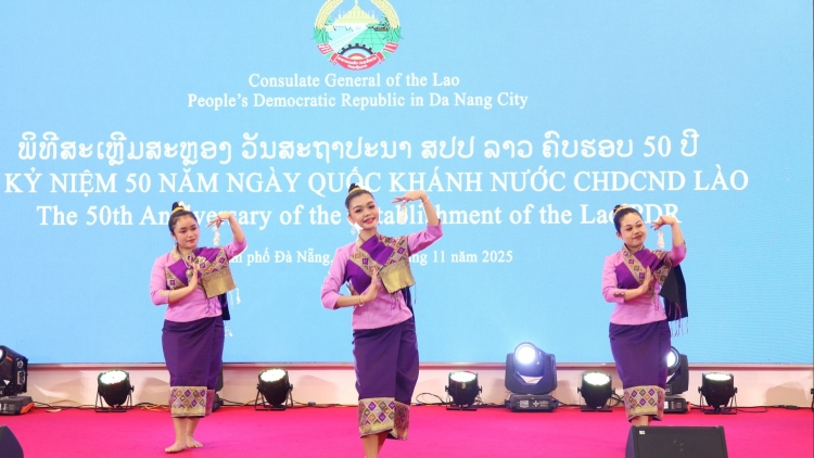BH’CỘ THÀNH PHỐ ĐÀ NẴNG PÂH BHIÊC BHAN HƠNH DEH 50 C’MOO T’NGAY QUỐC KHÁNH K’TIÊC K’RUUNG CỘNG HÒA DÂN CHỦ NHÂN DÂN LÀO