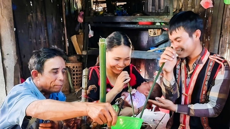 Mâu tơdroăng ki rơkâu xối tung rơxông mơngế dêi hdrông Bơhnéa