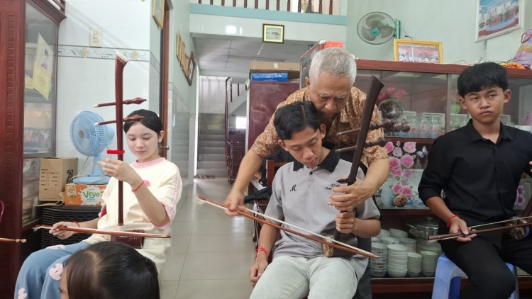 ទ្រអ៊ូ និងទ្រសោក្នុងតន្រ្តិខ្មែរ