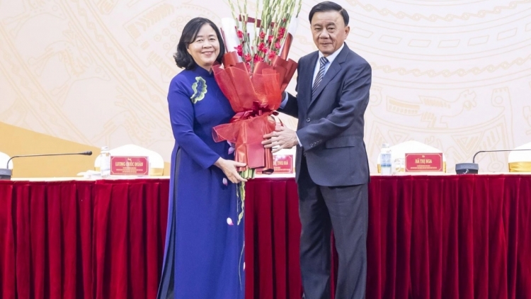 PR’CĂN BÙI THỊ MINH HOÀI K’ĐHƠỢNG BHRỢ CHỨC CHỦ TỊCH UỶ BAN TRUNG ƯƠNG MTTQ VIỆT NAM