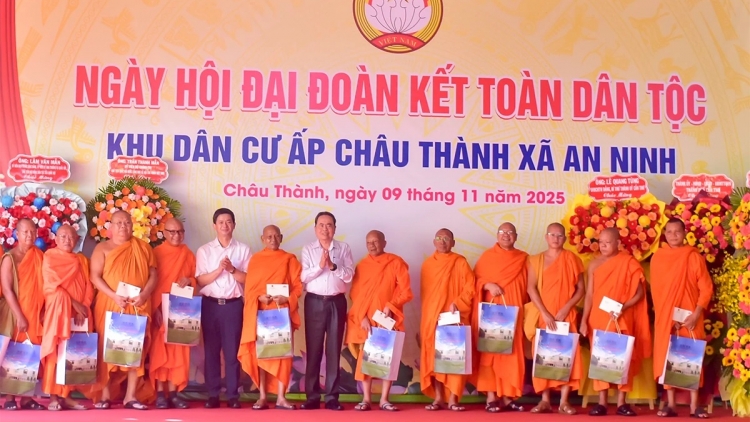 AKOK QUOC HOI TRẦN THANH MẪN HU MBAOK HAREI JUM PATAOM TAONG ABIH BANGSA DI BAN CAN THO