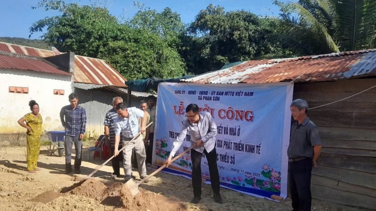 Man hnam "Tơpôl vang tơgŭm" ăn kon pơlei kon kông tơ̆ Lâm Đồng