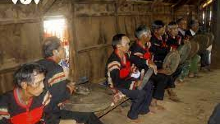 Kơ lăn čar (Ca ngợi đất nước)