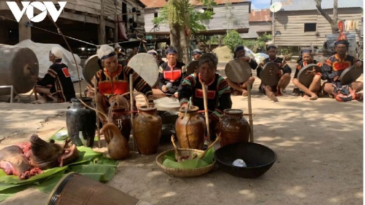 Čŏk kơ đai kăm thơ̆ng (Tiếc cho Đai Kăm Thơng)