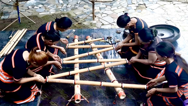 Nơ̆r re Klông Pút (Pơ̆t pơng) kơ bơngai Xơ Đăng