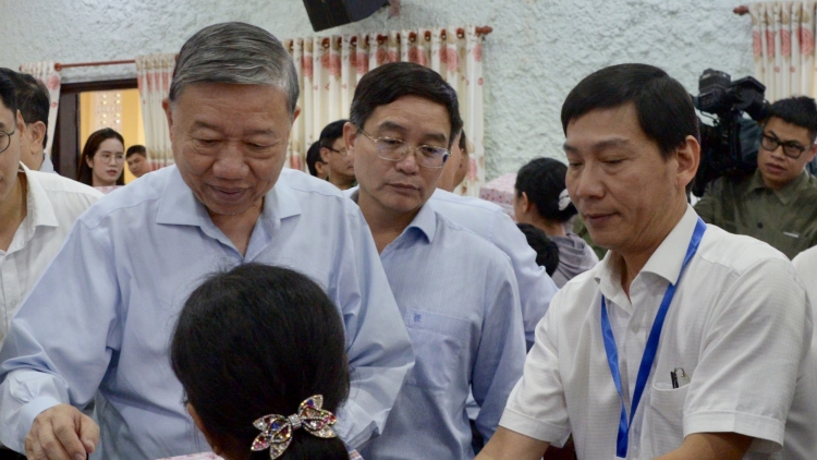 Tổng Bí thư Tô Lâm năm ngôi, asong tơmam ăn kon pơlei đei ƀơm ưh kơ ‘lơ̆ng yua đơ̆ng ‘mi tih tơ̆ Huế 