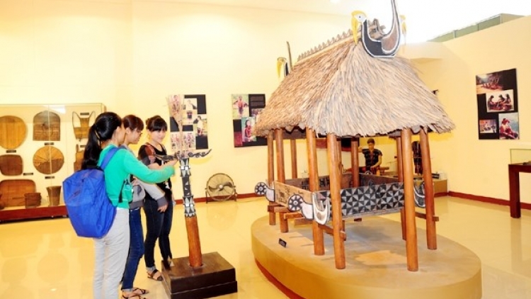 TRIỂN LÃM SẮC MÀU VĂN HÓA ZR’LỤ DA DING CA COONG ĐÀ NẴNG